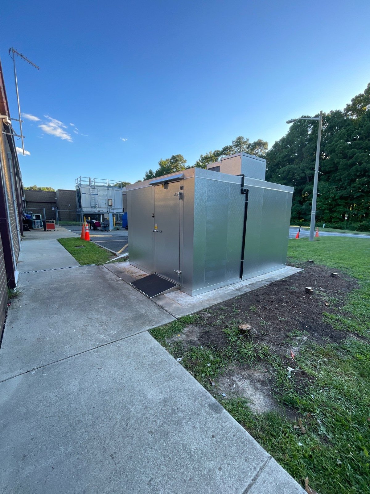 Poquoson outdoor stainless walk-in cooler — NLI refrigeration install