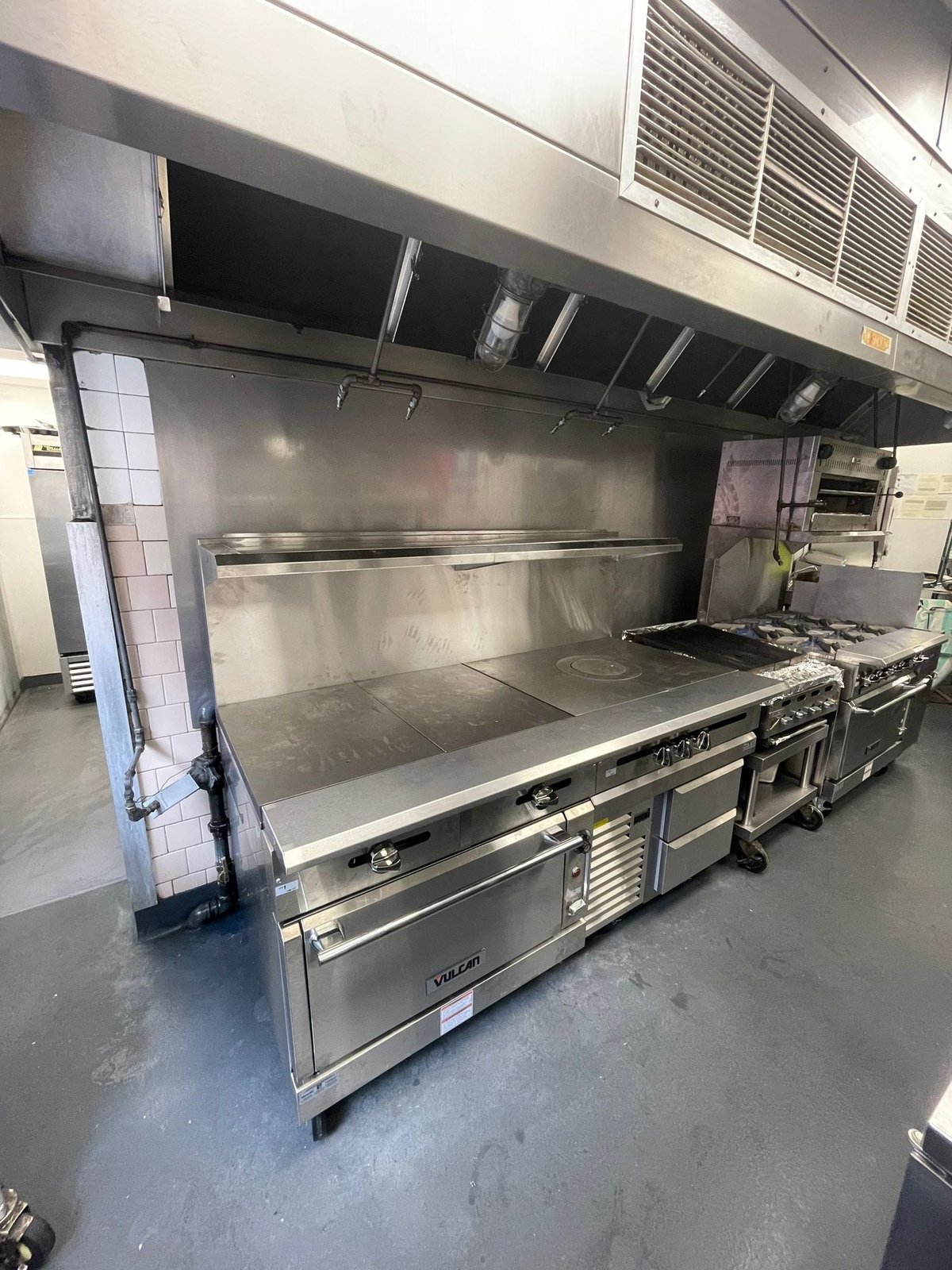 GTown Vulcan plancha cook line — NLI install